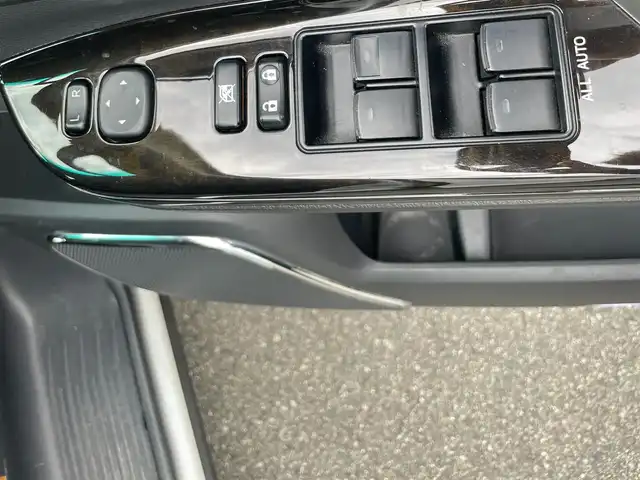 トヨタ アルファード 240S タイプゴールド 大阪府 2013(平25)年 11.1万km ホワイトパールクリスタルシャイン (株)IDOMが運営する【じしゃロン堺店】の自社ローン専用車両になります。/こちらは現金またはオートローンご利用時の価格です。自社ローンご希望の方は別途その旨お申付け下さい