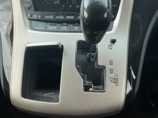 トヨタ アルファード 240S タイプゴールド 大阪府 2013(平25)年 11.1万km ホワイトパールクリスタルシャイン (株)IDOMが運営する【じしゃロン堺店】の自社ローン専用車両になります。/こちらは現金またはオートローンご利用時の価格です。自社ローンご希望の方は別途その旨お申付け下さい