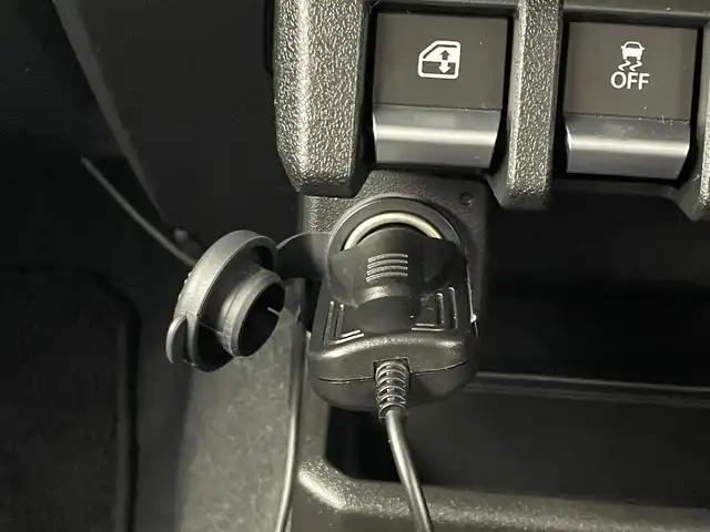 スズキ ジムニー XC 埼玉県 2019(平31)年 0.2万km ジャングルグリーン 4WD/5速MT/社外ナビ/ CD DVD Bluetooth/バックカメラ/スズキセーフティサポート/レーンキープアシスト/クルーズコントロール/ミラーヒーター/ドライブレコーダー/LEDオートライト/純正アルミホイール