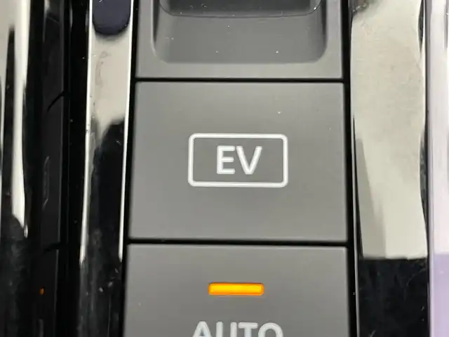 日産 オーラ G レザーエディション 群馬県 2024(令6)年 1.2万km ピュアホワイトパール ・純正９インチナビ/・アラウンドビューモニター/・衝突軽減/・レーンキープアシスト/・インテリジェントクルーズコントロール/・ステアリングヒーター/・置くだけ充電/・インテリジェントミラー/・前後ドライブレコーダー/・ETC2.0 /・BOSEサウンド/・レザーシート/・DN席シートヒーター/・純正フロアマット/・純正アルミホイール/・LEDヘッドライト/・スマートキー/・プッシュスタート
