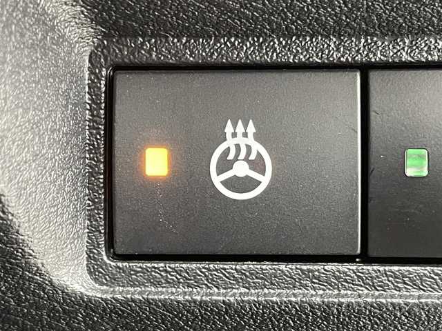 日産 オーラ G レザーエディション 群馬県 2024(令6)年 1.2万km ピュアホワイトパール ・純正９インチナビ/・アラウンドビューモニター/・衝突軽減/・レーンキープアシスト/・インテリジェントクルーズコントロール/・ステアリングヒーター/・置くだけ充電/・インテリジェントミラー/・前後ドライブレコーダー/・ETC2.0 /・BOSEサウンド/・レザーシート/・DN席シートヒーター/・純正フロアマット/・純正アルミホイール/・LEDヘッドライト/・スマートキー/・プッシュスタート