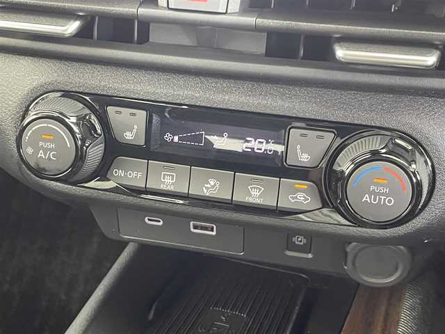 日産 オーラ G レザーエディション 群馬県 2024(令6)年 1.2万km ピュアホワイトパール ・純正９インチナビ/・アラウンドビューモニター/・衝突軽減/・レーンキープアシスト/・インテリジェントクルーズコントロール/・ステアリングヒーター/・置くだけ充電/・インテリジェントミラー/・前後ドライブレコーダー/・ETC2.0 /・BOSEサウンド/・レザーシート/・DN席シートヒーター/・純正フロアマット/・純正アルミホイール/・LEDヘッドライト/・スマートキー/・プッシュスタート