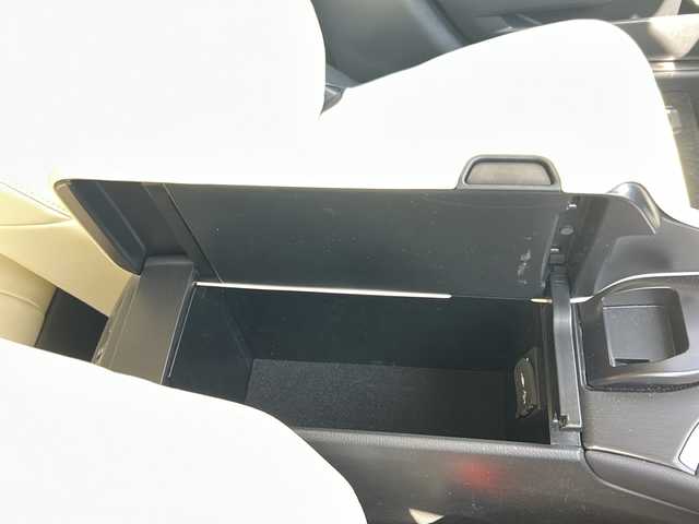 レクサス ＵＸ 250h バージョンL 大阪府 2019(令1)年 1.7万km マーキュリーグレーマイカ ワンオーナー/純正メモリナビ/フルセグテレビ/ETC/ドライブレコーダー/クルーズコントロール/衝突軽減ブレーキ/レーンキープアシスト/横滑り防止装置/盗難防止装置/電動パーキングブレーキ/コーナーセンサー/メモリシート（D席）/パワーシート（D席+N席）/エアシート（D席+N席）/シートヒーター（D席+N席）/LEDヘッドライト/オートライト/オートエアコン/プッシュスタートボタン/スマートキー×2/ステアリングリモコン/革巻きステアリング/純正18インチアルミホイール/12V充電器/USBジャック/純正フロアマット/保証書/取扱説明書