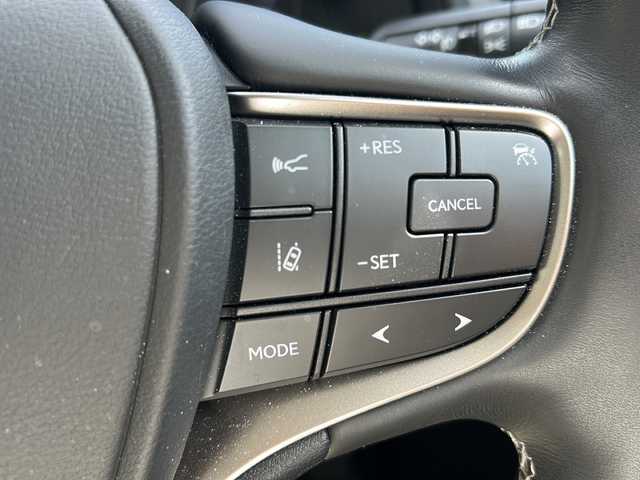 レクサス ＵＸ 250h バージョンL 大阪府 2019(令1)年 1.7万km マーキュリーグレーマイカ ワンオーナー/純正メモリナビ/フルセグテレビ/ETC/ドライブレコーダー/クルーズコントロール/衝突軽減ブレーキ/レーンキープアシスト/横滑り防止装置/盗難防止装置/電動パーキングブレーキ/コーナーセンサー/メモリシート（D席）/パワーシート（D席+N席）/エアシート（D席+N席）/シートヒーター（D席+N席）/LEDヘッドライト/オートライト/オートエアコン/プッシュスタートボタン/スマートキー×2/ステアリングリモコン/革巻きステアリング/純正18インチアルミホイール/12V充電器/USBジャック/純正フロアマット/保証書/取扱説明書