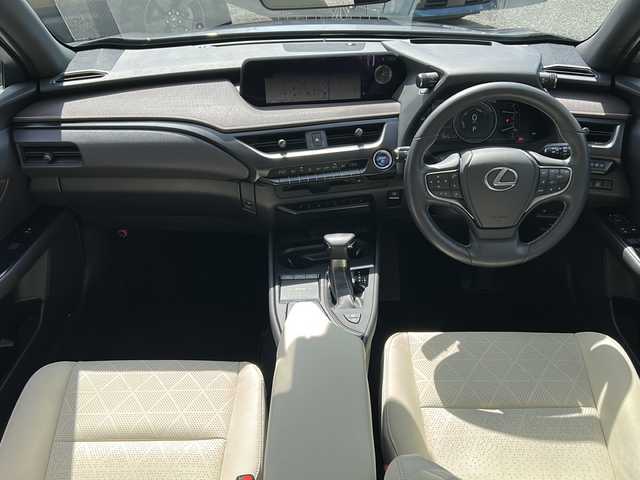 レクサス ＵＸ 250h バージョンL 大阪府 2019(令1)年 1.7万km マーキュリーグレーマイカ ワンオーナー/純正メモリナビ/フルセグテレビ/ETC/ドライブレコーダー/クルーズコントロール/衝突軽減ブレーキ/レーンキープアシスト/横滑り防止装置/盗難防止装置/電動パーキングブレーキ/コーナーセンサー/メモリシート（D席）/パワーシート（D席+N席）/エアシート（D席+N席）/シートヒーター（D席+N席）/LEDヘッドライト/オートライト/オートエアコン/プッシュスタートボタン/スマートキー×2/ステアリングリモコン/革巻きステアリング/純正18インチアルミホイール/12V充電器/USBジャック/純正フロアマット/保証書/取扱説明書