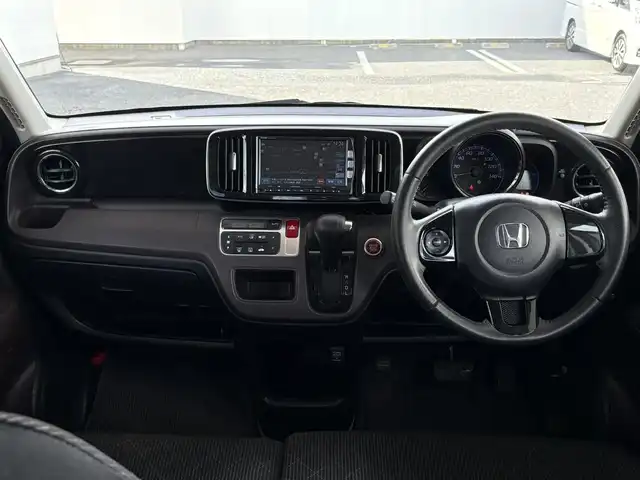 ホンダ Ｎ ＯＮＥ プレミアム Lパッケージ 埼玉県 2013(平25)年 9.6万km プレミアムホワイトパール (株)IDOMが運営する【じしゃロン鳩ヶ谷店】の自社ローン専用車両になりますこちらは現金またはオートローンご利用時の価格です。自社ローンご希望の方は別途その旨お申付け下さい/登録時95132km/純正SDナビ（Gathers VXM-122VFi）/・AM/FM/CD/DVD/MSV(SD)/BT/フルセグTV/バックカメラ/ETC/純正ドライブレコーダー/プッシュスタート/スマートキーx2/革巻ステアリング/・ステアリングリモコン/ECON/フォグランプ/電動格納機能付きウインカーミラー/純正14インチAW/ドアバイザー/純正フロアマット/取扱説明書