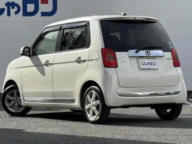 ホンダ Ｎ ＯＮＥ プレミアム Lパッケージ 埼玉県 2013(平25)年 9.6万km プレミアムホワイトパール (株)IDOMが運営する【じしゃロン鳩ヶ谷店】の自社ローン専用車両になりますこちらは現金またはオートローンご利用時の価格です。自社ローンご希望の方は別途その旨お申付け下さい/登録時95132km/純正SDナビ（Gathers VXM-122VFi）/・AM/FM/CD/DVD/MSV(SD)/BT/フルセグTV/バックカメラ/ETC/純正ドライブレコーダー/プッシュスタート/スマートキーx2/革巻ステアリング/・ステアリングリモコン/ECON/フォグランプ/電動格納機能付きウインカーミラー/純正14インチAW/ドアバイザー/純正フロアマット/取扱説明書