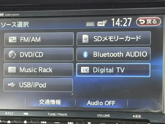 ホンダ Ｎ ＯＮＥ プレミアム Lパッケージ 埼玉県 2013(平25)年 9.6万km プレミアムホワイトパール (株)IDOMが運営する【じしゃロン鳩ヶ谷店】の自社ローン専用車両になりますこちらは現金またはオートローンご利用時の価格です。自社ローンご希望の方は別途その旨お申付け下さい/登録時95132km/純正SDナビ（Gathers VXM-122VFi）/・AM/FM/CD/DVD/MSV(SD)/BT/フルセグTV/バックカメラ/ETC/純正ドライブレコーダー/プッシュスタート/スマートキーx2/革巻ステアリング/・ステアリングリモコン/ECON/フォグランプ/電動格納機能付きウインカーミラー/純正14インチAW/ドアバイザー/純正フロアマット/取扱説明書