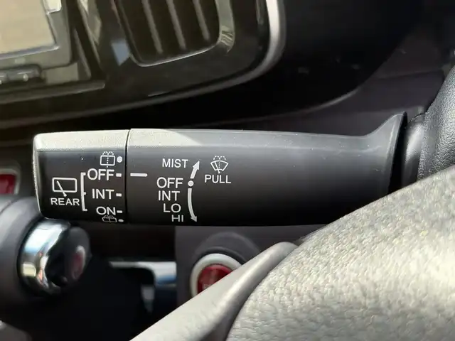 ホンダ Ｎ ＯＮＥ プレミアム Lパッケージ 埼玉県 2013(平25)年 9.6万km プレミアムホワイトパール (株)IDOMが運営する【じしゃロン鳩ヶ谷店】の自社ローン専用車両になりますこちらは現金またはオートローンご利用時の価格です。自社ローンご希望の方は別途その旨お申付け下さい/登録時95132km/純正SDナビ（Gathers VXM-122VFi）/・AM/FM/CD/DVD/MSV(SD)/BT/フルセグTV/バックカメラ/ETC/純正ドライブレコーダー/プッシュスタート/スマートキーx2/革巻ステアリング/・ステアリングリモコン/ECON/フォグランプ/電動格納機能付きウインカーミラー/純正14インチAW/ドアバイザー/純正フロアマット/取扱説明書