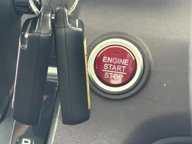ホンダ Ｎ ＯＮＥ プレミアム Lパッケージ 埼玉県 2013(平25)年 9.6万km プレミアムホワイトパール (株)IDOMが運営する【じしゃロン鳩ヶ谷店】の自社ローン専用車両になりますこちらは現金またはオートローンご利用時の価格です。自社ローンご希望の方は別途その旨お申付け下さい/登録時95132km/純正SDナビ（Gathers VXM-122VFi）/・AM/FM/CD/DVD/MSV(SD)/BT/フルセグTV/バックカメラ/ETC/純正ドライブレコーダー/プッシュスタート/スマートキーx2/革巻ステアリング/・ステアリングリモコン/ECON/フォグランプ/電動格納機能付きウインカーミラー/純正14インチAW/ドアバイザー/純正フロアマット/取扱説明書