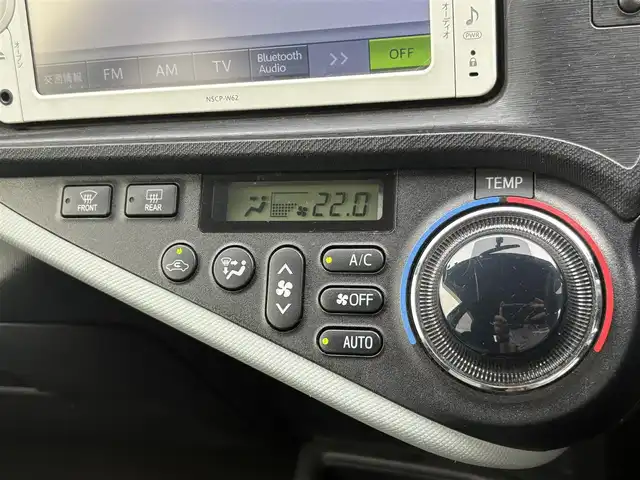 トヨタ アクア S 愛知県 2012(平24)年 13.6万km コバルトブルーメタリック ワンオーナー/ＳＤナビ/ワンセグテレビ/バックカメラ/アイドリングストップ/ウィンカーミラー/ドアバイザー/プッシュスタート/ETC/ＡＡＣ/純正フロアマット/シートヒーター/スマートキー/保証書