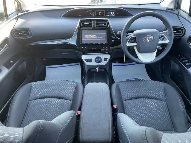 トヨタ プリウス Sセーフティプラス 宮城県 2017(平29)年 11.4万km ホワイトパールクリスタルシャイン (株)IDOMが運営する【じしゃロン仙台店】の自社ローン専用車両になりますこちらは現金またはオートローンご利用時の価格です。自社ローンご希望の方は別途その旨お申付け下さい/モデリスタエアロ/純正ナビ/フルセグTV/Bluetooth/バックカメラ/クルコン/LED/プッシュスタート