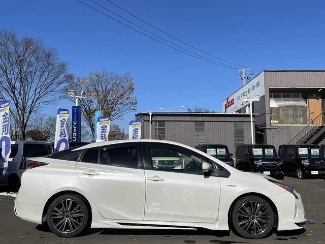 トヨタ プリウス Sセーフティプラス 宮城県 2017(平29)年 11.4万km ホワイトパールクリスタルシャイン (株)IDOMが運営する【じしゃロン仙台店】の自社ローン専用車両になりますこちらは現金またはオートローンご利用時の価格です。自社ローンご希望の方は別途その旨お申付け下さい/モデリスタエアロ/純正ナビ/フルセグTV/Bluetooth/バックカメラ/クルコン/LED/プッシュスタート