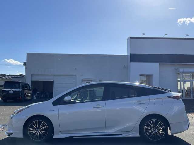 トヨタ プリウス Sセーフティプラス 宮城県 2017(平29)年 11.4万km ホワイトパールクリスタルシャイン (株)IDOMが運営する【じしゃロン仙台店】の自社ローン専用車両になりますこちらは現金またはオートローンご利用時の価格です。自社ローンご希望の方は別途その旨お申付け下さい/モデリスタエアロ/純正ナビ/フルセグTV/Bluetooth/バックカメラ/クルコン/LED/プッシュスタート