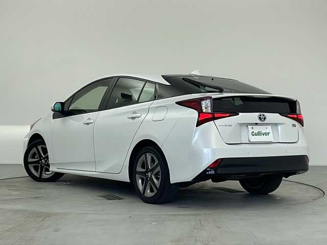 トヨタ プリウス Sツーリングセレクション 愛知県 2022(令4)年 4.9万km プラチナホワイトパールマイカ /純正9型ディスプレイオーディオ//AM/FM/USB/BT/Miracast//AppeleCarPlay/AndroidAuto//前席シートヒーター//レザーシート//バックカメラ//ビルトインETC//革巻きステアリング//ステアリングスイッチ//LEDオートライト//オートハイビーム//フォグランプ//トヨタセーフティセンス//PCS//LTA//ACC//RSA//PKSB//クリアランスソナー//ふらつき検知//横滑り防止装置//プッシュスタート//AC100V//トノカバー//純正フロアマット//ISOFIX//スマートキー