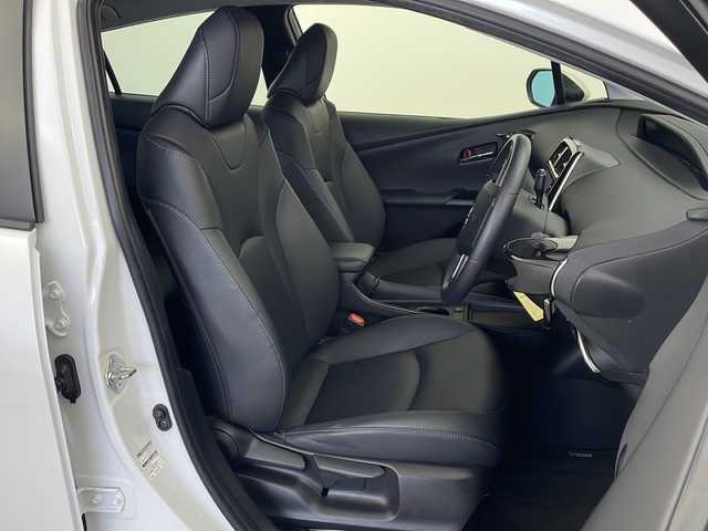 トヨタ プリウス Sツーリングセレクション 愛知県 2022(令4)年 4.9万km プラチナホワイトパールマイカ /純正9型ディスプレイオーディオ//AM/FM/USB/BT/Miracast//AppeleCarPlay/AndroidAuto//前席シートヒーター//レザーシート//バックカメラ//ビルトインETC//革巻きステアリング//ステアリングスイッチ//LEDオートライト//オートハイビーム//フォグランプ//トヨタセーフティセンス//PCS//LTA//ACC//RSA//PKSB//クリアランスソナー//ふらつき検知//横滑り防止装置//プッシュスタート//AC100V//トノカバー//純正フロアマット//ISOFIX//スマートキー