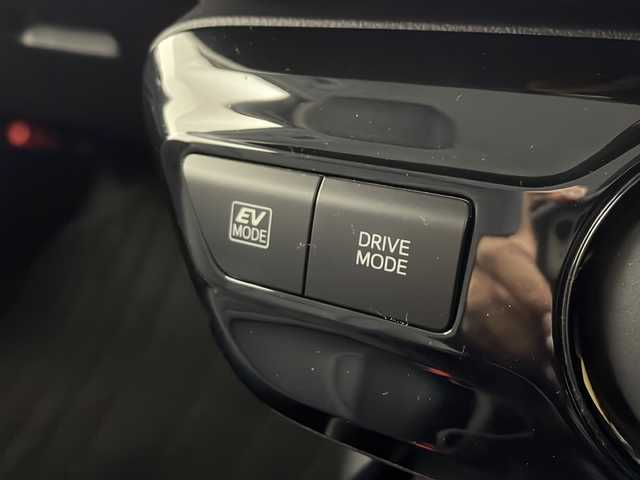 トヨタ プリウス Sツーリングセレクション 愛知県 2022(令4)年 4.9万km プラチナホワイトパールマイカ /純正9型ディスプレイオーディオ//AM/FM/USB/BT/Miracast//AppeleCarPlay/AndroidAuto//前席シートヒーター//レザーシート//バックカメラ//ビルトインETC//革巻きステアリング//ステアリングスイッチ//LEDオートライト//オートハイビーム//フォグランプ//トヨタセーフティセンス//PCS//LTA//ACC//RSA//PKSB//クリアランスソナー//ふらつき検知//横滑り防止装置//プッシュスタート//AC100V//トノカバー//純正フロアマット//ISOFIX//スマートキー