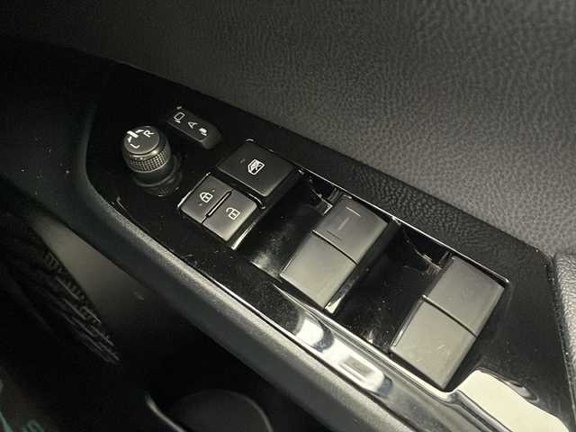 トヨタ プリウス Sツーリングセレクション 愛知県 2022(令4)年 4.9万km プラチナホワイトパールマイカ /純正9型ディスプレイオーディオ//AM/FM/USB/BT/Miracast//AppeleCarPlay/AndroidAuto//前席シートヒーター//レザーシート//バックカメラ//ビルトインETC//革巻きステアリング//ステアリングスイッチ//LEDオートライト//オートハイビーム//フォグランプ//トヨタセーフティセンス//PCS//LTA//ACC//RSA//PKSB//クリアランスソナー//ふらつき検知//横滑り防止装置//プッシュスタート//AC100V//トノカバー//純正フロアマット//ISOFIX//スマートキー