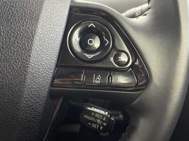 トヨタ プリウス Sツーリングセレクション 愛知県 2022(令4)年 4.9万km プラチナホワイトパールマイカ /純正9型ディスプレイオーディオ//AM/FM/USB/BT/Miracast//AppeleCarPlay/AndroidAuto//前席シートヒーター//レザーシート//バックカメラ//ビルトインETC//革巻きステアリング//ステアリングスイッチ//LEDオートライト//オートハイビーム//フォグランプ//トヨタセーフティセンス//PCS//LTA//ACC//RSA//PKSB//クリアランスソナー//ふらつき検知//横滑り防止装置//プッシュスタート//AC100V//トノカバー//純正フロアマット//ISOFIX//スマートキー