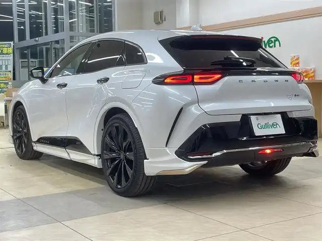 トヨタ クラウン スポーツ Z 道央・札幌 2024(令6)年 0.5万km プレシャスホワイトパール ・ワンオーナー/・４WD/・寒冷地仕様/・純正ナビ/フルセグTV/BT/・Miracast/・パノラミックビューモニター/【モデリスタエアロ】/　フロントスポイラー/　サイドスカート/　リヤスパッツ/　モデリスタミラーガーニッシュ/【純正オプション】/　オーバーフェンダー/　サイドエンブレム/・ガラスルーフ/・パワーバックドア/・ワイヤレス充電/・デジタルインナーミラー/・プリクラッシュセーフティ/・レーダークルーズコントロール/・レーンディパーチャーアラート/・ブラインドスポットモニター/・プロアクティブドライビングアシスト/・クリアランスソナー/・リヤクロストラフィックアラート/・後方車両接近告知/・リヤクロスディテクション/・パーキングサポートブレーキ/・周辺車両接近時サポート/・ロードサインアシスト/・ワイパーデアイサー/・オートマチックハイビーム/・ビルトインETC/・レザーシート/・前席パワーシート/・前席シートヒーター/ベンチレーション/・ステアリングヒーター/・パーキングアシスト/・横滑り防止/・LEDヘッドライト/・リヤフォグ/・ミラーヒーター/・冬タイヤ社外18インチAW積込