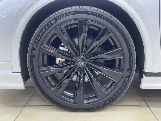 トヨタ クラウン スポーツ Z 道央・札幌 2024(令6)年 0.5万km プレシャスホワイトパール ・ワンオーナー/・４WD/・寒冷地仕様/・純正ナビ/フルセグTV/BT/・Miracast/・パノラミックビューモニター/【モデリスタエアロ】/　フロントスポイラー/　サイドスカート/　リヤスパッツ/　モデリスタミラーガーニッシュ/【純正オプション】/　オーバーフェンダー/　サイドエンブレム/・ガラスルーフ/・パワーバックドア/・ワイヤレス充電/・デジタルインナーミラー/・プリクラッシュセーフティ/・レーダークルーズコントロール/・レーンディパーチャーアラート/・ブラインドスポットモニター/・プロアクティブドライビングアシスト/・クリアランスソナー/・リヤクロストラフィックアラート/・後方車両接近告知/・リヤクロスディテクション/・パーキングサポートブレーキ/・周辺車両接近時サポート/・ロードサインアシスト/・ワイパーデアイサー/・オートマチックハイビーム/・ビルトインETC/・レザーシート/・前席パワーシート/・前席シートヒーター/ベンチレーション/・ステアリングヒーター/・パーキングアシスト/・横滑り防止/・LEDヘッドライト/・リヤフォグ/・ミラーヒーター/・冬タイヤ社外18インチAW積込