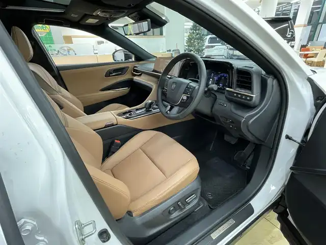 トヨタ クラウン スポーツ Z 道央・札幌 2024(令6)年 0.5万km プレシャスホワイトパール ・ワンオーナー/・４WD/・寒冷地仕様/・純正ナビ/フルセグTV/BT/・Miracast/・パノラミックビューモニター/【モデリスタエアロ】/　フロントスポイラー/　サイドスカート/　リヤスパッツ/　モデリスタミラーガーニッシュ/【純正オプション】/　オーバーフェンダー/　サイドエンブレム/・ガラスルーフ/・パワーバックドア/・ワイヤレス充電/・デジタルインナーミラー/・プリクラッシュセーフティ/・レーダークルーズコントロール/・レーンディパーチャーアラート/・ブラインドスポットモニター/・プロアクティブドライビングアシスト/・クリアランスソナー/・リヤクロストラフィックアラート/・後方車両接近告知/・リヤクロスディテクション/・パーキングサポートブレーキ/・周辺車両接近時サポート/・ロードサインアシスト/・ワイパーデアイサー/・オートマチックハイビーム/・ビルトインETC/・レザーシート/・前席パワーシート/・前席シートヒーター/ベンチレーション/・ステアリングヒーター/・パーキングアシスト/・横滑り防止/・LEDヘッドライト/・リヤフォグ/・ミラーヒーター/・冬タイヤ社外18インチAW積込
