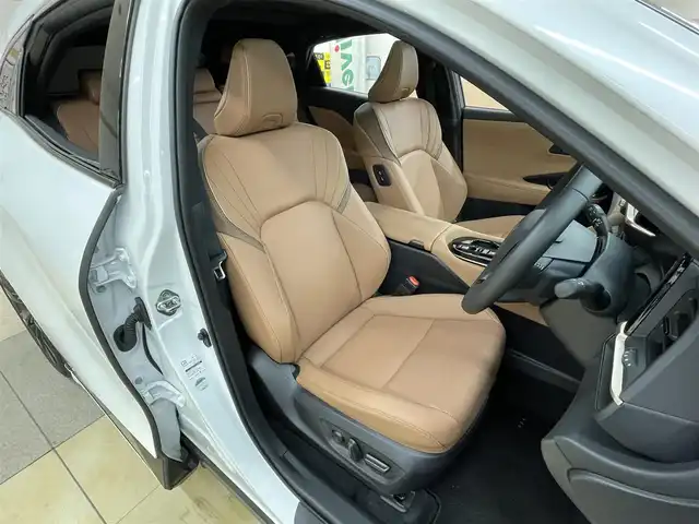 トヨタ クラウン スポーツ Z 道央・札幌 2024(令6)年 0.5万km プレシャスホワイトパール ・ワンオーナー/・４WD/・寒冷地仕様/・純正ナビ/フルセグTV/BT/・Miracast/・パノラミックビューモニター/【モデリスタエアロ】/　フロントスポイラー/　サイドスカート/　リヤスパッツ/　モデリスタミラーガーニッシュ/【純正オプション】/　オーバーフェンダー/　サイドエンブレム/・ガラスルーフ/・パワーバックドア/・ワイヤレス充電/・デジタルインナーミラー/・プリクラッシュセーフティ/・レーダークルーズコントロール/・レーンディパーチャーアラート/・ブラインドスポットモニター/・プロアクティブドライビングアシスト/・クリアランスソナー/・リヤクロストラフィックアラート/・後方車両接近告知/・リヤクロスディテクション/・パーキングサポートブレーキ/・周辺車両接近時サポート/・ロードサインアシスト/・ワイパーデアイサー/・オートマチックハイビーム/・ビルトインETC/・レザーシート/・前席パワーシート/・前席シートヒーター/ベンチレーション/・ステアリングヒーター/・パーキングアシスト/・横滑り防止/・LEDヘッドライト/・リヤフォグ/・ミラーヒーター/・冬タイヤ社外18インチAW積込