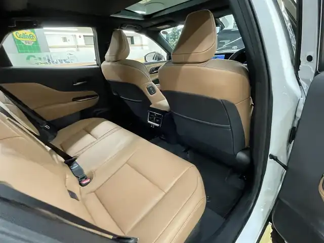 トヨタ クラウン スポーツ Z 道央・札幌 2024(令6)年 0.5万km プレシャスホワイトパール ・ワンオーナー/・４WD/・寒冷地仕様/・純正ナビ/フルセグTV/BT/・Miracast/・パノラミックビューモニター/【モデリスタエアロ】/　フロントスポイラー/　サイドスカート/　リヤスパッツ/　モデリスタミラーガーニッシュ/【純正オプション】/　オーバーフェンダー/　サイドエンブレム/・ガラスルーフ/・パワーバックドア/・ワイヤレス充電/・デジタルインナーミラー/・プリクラッシュセーフティ/・レーダークルーズコントロール/・レーンディパーチャーアラート/・ブラインドスポットモニター/・プロアクティブドライビングアシスト/・クリアランスソナー/・リヤクロストラフィックアラート/・後方車両接近告知/・リヤクロスディテクション/・パーキングサポートブレーキ/・周辺車両接近時サポート/・ロードサインアシスト/・ワイパーデアイサー/・オートマチックハイビーム/・ビルトインETC/・レザーシート/・前席パワーシート/・前席シートヒーター/ベンチレーション/・ステアリングヒーター/・パーキングアシスト/・横滑り防止/・LEDヘッドライト/・リヤフォグ/・ミラーヒーター/・冬タイヤ社外18インチAW積込