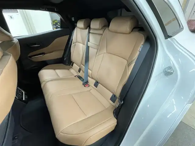 トヨタ クラウン スポーツ Z 道央・札幌 2024(令6)年 0.5万km プレシャスホワイトパール ・ワンオーナー/・４WD/・寒冷地仕様/・純正ナビ/フルセグTV/BT/・Miracast/・パノラミックビューモニター/【モデリスタエアロ】/　フロントスポイラー/　サイドスカート/　リヤスパッツ/　モデリスタミラーガーニッシュ/【純正オプション】/　オーバーフェンダー/　サイドエンブレム/・ガラスルーフ/・パワーバックドア/・ワイヤレス充電/・デジタルインナーミラー/・プリクラッシュセーフティ/・レーダークルーズコントロール/・レーンディパーチャーアラート/・ブラインドスポットモニター/・プロアクティブドライビングアシスト/・クリアランスソナー/・リヤクロストラフィックアラート/・後方車両接近告知/・リヤクロスディテクション/・パーキングサポートブレーキ/・周辺車両接近時サポート/・ロードサインアシスト/・ワイパーデアイサー/・オートマチックハイビーム/・ビルトインETC/・レザーシート/・前席パワーシート/・前席シートヒーター/ベンチレーション/・ステアリングヒーター/・パーキングアシスト/・横滑り防止/・LEDヘッドライト/・リヤフォグ/・ミラーヒーター/・冬タイヤ社外18インチAW積込