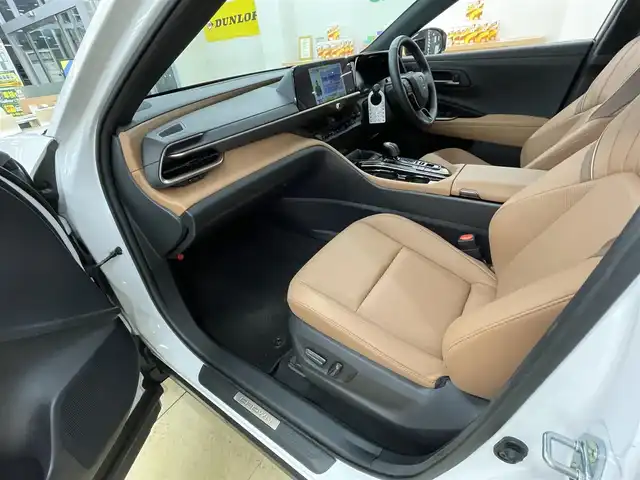 トヨタ クラウン スポーツ Z 道央・札幌 2024(令6)年 0.5万km プレシャスホワイトパール ・ワンオーナー/・４WD/・寒冷地仕様/・純正ナビ/フルセグTV/BT/・Miracast/・パノラミックビューモニター/【モデリスタエアロ】/　フロントスポイラー/　サイドスカート/　リヤスパッツ/　モデリスタミラーガーニッシュ/【純正オプション】/　オーバーフェンダー/　サイドエンブレム/・ガラスルーフ/・パワーバックドア/・ワイヤレス充電/・デジタルインナーミラー/・プリクラッシュセーフティ/・レーダークルーズコントロール/・レーンディパーチャーアラート/・ブラインドスポットモニター/・プロアクティブドライビングアシスト/・クリアランスソナー/・リヤクロストラフィックアラート/・後方車両接近告知/・リヤクロスディテクション/・パーキングサポートブレーキ/・周辺車両接近時サポート/・ロードサインアシスト/・ワイパーデアイサー/・オートマチックハイビーム/・ビルトインETC/・レザーシート/・前席パワーシート/・前席シートヒーター/ベンチレーション/・ステアリングヒーター/・パーキングアシスト/・横滑り防止/・LEDヘッドライト/・リヤフォグ/・ミラーヒーター/・冬タイヤ社外18インチAW積込