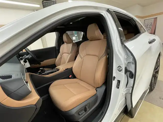 トヨタ クラウン スポーツ Z 道央・札幌 2024(令6)年 0.5万km プレシャスホワイトパール ・ワンオーナー/・４WD/・寒冷地仕様/・純正ナビ/フルセグTV/BT/・Miracast/・パノラミックビューモニター/【モデリスタエアロ】/　フロントスポイラー/　サイドスカート/　リヤスパッツ/　モデリスタミラーガーニッシュ/【純正オプション】/　オーバーフェンダー/　サイドエンブレム/・ガラスルーフ/・パワーバックドア/・ワイヤレス充電/・デジタルインナーミラー/・プリクラッシュセーフティ/・レーダークルーズコントロール/・レーンディパーチャーアラート/・ブラインドスポットモニター/・プロアクティブドライビングアシスト/・クリアランスソナー/・リヤクロストラフィックアラート/・後方車両接近告知/・リヤクロスディテクション/・パーキングサポートブレーキ/・周辺車両接近時サポート/・ロードサインアシスト/・ワイパーデアイサー/・オートマチックハイビーム/・ビルトインETC/・レザーシート/・前席パワーシート/・前席シートヒーター/ベンチレーション/・ステアリングヒーター/・パーキングアシスト/・横滑り防止/・LEDヘッドライト/・リヤフォグ/・ミラーヒーター/・冬タイヤ社外18インチAW積込