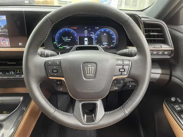 トヨタ クラウン スポーツ Z 道央・札幌 2024(令6)年 0.5万km プレシャスホワイトパール ・ワンオーナー/・４WD/・寒冷地仕様/・純正ナビ/フルセグTV/BT/・Miracast/・パノラミックビューモニター/【モデリスタエアロ】/　フロントスポイラー/　サイドスカート/　リヤスパッツ/　モデリスタミラーガーニッシュ/【純正オプション】/　オーバーフェンダー/　サイドエンブレム/・ガラスルーフ/・パワーバックドア/・ワイヤレス充電/・デジタルインナーミラー/・プリクラッシュセーフティ/・レーダークルーズコントロール/・レーンディパーチャーアラート/・ブラインドスポットモニター/・プロアクティブドライビングアシスト/・クリアランスソナー/・リヤクロストラフィックアラート/・後方車両接近告知/・リヤクロスディテクション/・パーキングサポートブレーキ/・周辺車両接近時サポート/・ロードサインアシスト/・ワイパーデアイサー/・オートマチックハイビーム/・ビルトインETC/・レザーシート/・前席パワーシート/・前席シートヒーター/ベンチレーション/・ステアリングヒーター/・パーキングアシスト/・横滑り防止/・LEDヘッドライト/・リヤフォグ/・ミラーヒーター/・冬タイヤ社外18インチAW積込