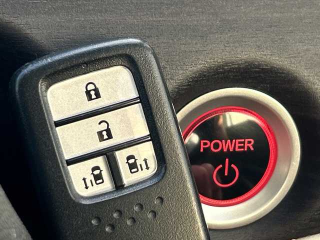 ホンダ フリード ハイブリット EX 石川県 2017(平29)年 6万km ホワイトオーキッドパール 純正SDナビ（DVD再生機能有）/ETC/ドライブレコーダー/Bluetooth/バックカメラ/フルセグTV/シートヒーター/ハーフレザーシート/衝突警報装置/レーンアシスト/両側パワースライドドア/LEDヘッドライト/レーダークルーズコントロール/スマートキー/純正15インチアルミ