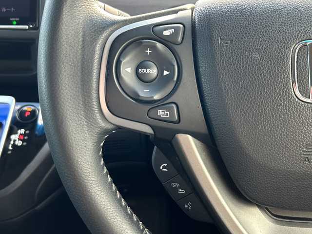 ホンダ フリード ハイブリット EX 石川県 2017(平29)年 6万km ホワイトオーキッドパール 純正SDナビ（DVD再生機能有）/ETC/ドライブレコーダー/Bluetooth/バックカメラ/フルセグTV/シートヒーター/ハーフレザーシート/衝突警報装置/レーンアシスト/両側パワースライドドア/LEDヘッドライト/レーダークルーズコントロール/スマートキー/純正15インチアルミ