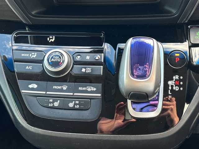 ホンダ フリード ハイブリット EX 石川県 2017(平29)年 6万km ホワイトオーキッドパール 純正SDナビ（DVD再生機能有）/ETC/ドライブレコーダー/Bluetooth/バックカメラ/フルセグTV/シートヒーター/ハーフレザーシート/衝突警報装置/レーンアシスト/両側パワースライドドア/LEDヘッドライト/レーダークルーズコントロール/スマートキー/純正15インチアルミ