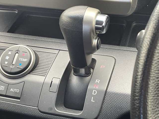 ホンダ フリード スパイク ハイブリット ジャストセレクション 千葉県 2012(平24)年 7.4万km スーパープラチナメタリック クルーズコントロール/純正メモリナビ/（ワンセグ/CD/DVD/FM/AM）/バックカメラ/アイドリングストップ/ETC/スマートキー/ステアリングスイッチ/両側パワースライドドア/純正フロアマット/キセノンヘッドライト