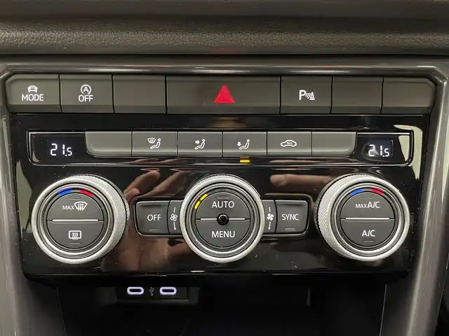 フォルクスワーゲン Ｔ－ロック TDI Rライン 兵庫県 2021(令3)年 2.8万km インジウムグレーメタリッ 純正HDDナビ/Bluetooth/バックカメラ/ビルトインETC2.0/ACC/LKA/BSM/コーナーセンサー/リアトラフィックアラート/前後ドライブレコーダー/パドルシフト/バーチャルコックピット/ルーフレール/ハーフレザーシート/パワーバックドア/アイドリングストップ/純正１９インチアルミホイール/LEDヘッドライト/フォグランプ/純正フロアマット