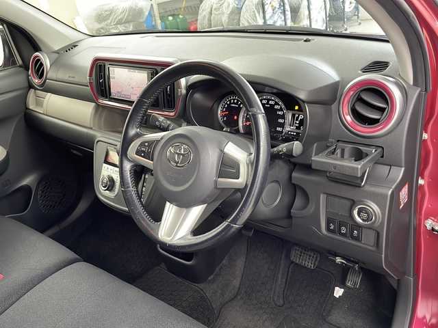 トヨタ パッソ モーダ　Gパッケージ 道央・札幌 2016(平28)年 5.4万km マゼンタベリーマイカM ・４WD/スマートアシストIII:/・衝突被害軽減ブレーキ (対歩行者)/・ペダル踏み間違い時加速抑制装置/・オートハイビーム/LEDライト/・純正ナビ（NSZN-W64T）/・Bluetooth/CD/DVD/SD/フルセグTV/・バックカメラ/・スマートキー/スペアキー１本/・コーナーセンサー/・盗難防止装置/・アイドリングストップ/・社外ETC/・純正フロアマット/・ドアバイザー/・リアコーナーセンサー