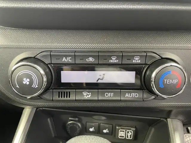ダイハツ ロッキー G 富山県 2020(令2)年 2.5万km ブラックマイカメタリック/コンパーノレッド 純正ナビ（AM/FM/DVD/BT/USB/フルセグ）/全方位カメラ/ドライブレコーダー/ETC/シートヒーター/衝突被害軽減システム/レーダークルーズコントロール/レーンキープアシスト/コーナーセンサー/横滑り防止装置/アイドリングストップ/オートLEDライト/オートマチックハイビーム/純正アルミホイール/純正フロアマット/ドアバイザー/スマートキー/スペアキー