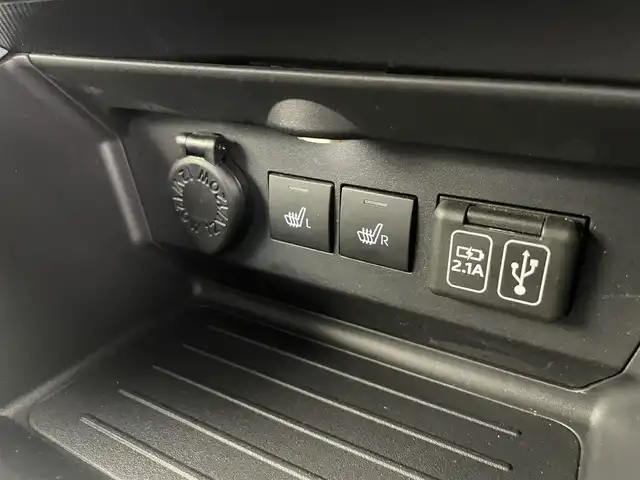 ダイハツ ロッキー G 富山県 2020(令2)年 2.5万km ブラックマイカメタリック/コンパーノレッド 純正ナビ（AM/FM/DVD/BT/USB/フルセグ）/全方位カメラ/ドライブレコーダー/ETC/シートヒーター/衝突被害軽減システム/レーダークルーズコントロール/レーンキープアシスト/コーナーセンサー/横滑り防止装置/アイドリングストップ/オートLEDライト/オートマチックハイビーム/純正アルミホイール/純正フロアマット/ドアバイザー/スマートキー/スペアキー