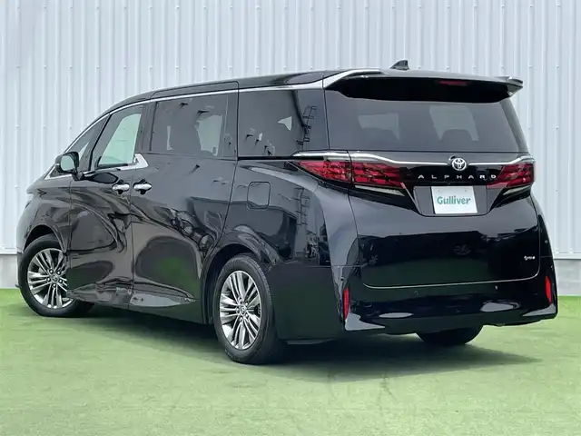 トヨタ アルファードハイブリット Z 香川県 2023(令5)年 3.6万km ブラック 登録時走行距離：35274km/メーカー純正ナビ/　BT フルセグTV/全方位カメラ/デジタルインナーミラー/ビルトインETC2.0/前後ドライブレコーダー/左右独立稼働型ムーンルーフ/両側パワースライドドア/パワーバックドア/ブラックレザーシート/パワーシート/シートベンチレーション/プリクラッシュセーフティシステム/レーンキープアシスト/レーダークルーズコントロール/クリアランスソナー/ブラインドスポットモニター/LEDヘッドライト/オートライト/オートハイビーム/フォグランプ/置くだけ充電/AC100V充電/電動シェード/オットマン/プッシュスタート/スマートキー/デジタルインナーミラー/パワーバックドア/2列目パワーシートヒーター＆クーラー/ステアリングヒーター/ビルトインETC/両側パワースライド連動スマートキー/前後ドライブレコーダー