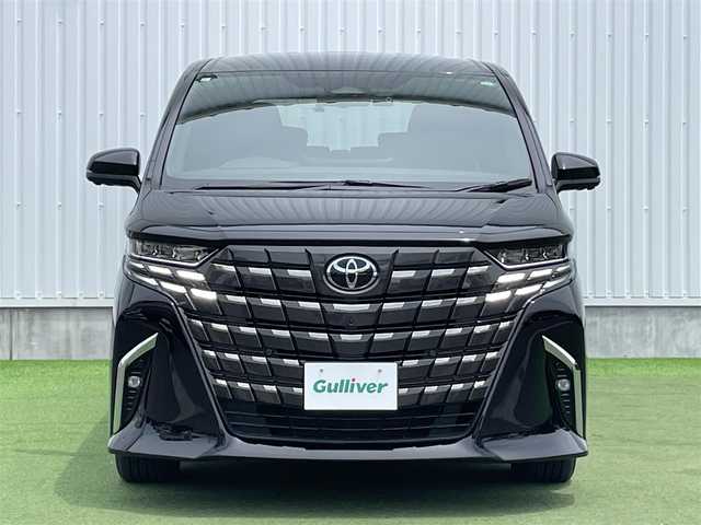トヨタ アルファードハイブリット Z 香川県 2023(令5)年 3.6万km ブラック 登録時走行距離：35274km/メーカー純正ナビ/　BT フルセグTV/全方位カメラ/デジタルインナーミラー/ビルトインETC2.0/前後ドライブレコーダー/左右独立稼働型ムーンルーフ/両側パワースライドドア/パワーバックドア/ブラックレザーシート/パワーシート/シートベンチレーション/プリクラッシュセーフティシステム/レーンキープアシスト/レーダークルーズコントロール/クリアランスソナー/ブラインドスポットモニター/LEDヘッドライト/オートライト/オートハイビーム/フォグランプ/置くだけ充電/AC100V充電/電動シェード/オットマン/プッシュスタート/スマートキー/デジタルインナーミラー/パワーバックドア/2列目パワーシートヒーター＆クーラー/ステアリングヒーター/ビルトインETC/両側パワースライド連動スマートキー/前後ドライブレコーダー