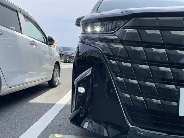 トヨタ アルファードハイブリット Z 香川県 2023(令5)年 3.6万km ブラック 登録時走行距離：35274km/メーカー純正ナビ/　BT フルセグTV/全方位カメラ/デジタルインナーミラー/ビルトインETC2.0/前後ドライブレコーダー/左右独立稼働型ムーンルーフ/両側パワースライドドア/パワーバックドア/ブラックレザーシート/パワーシート/シートベンチレーション/プリクラッシュセーフティシステム/レーンキープアシスト/レーダークルーズコントロール/クリアランスソナー/ブラインドスポットモニター/LEDヘッドライト/オートライト/オートハイビーム/フォグランプ/置くだけ充電/AC100V充電/電動シェード/オットマン/プッシュスタート/スマートキー/デジタルインナーミラー/パワーバックドア/2列目パワーシートヒーター＆クーラー/ステアリングヒーター/ビルトインETC/両側パワースライド連動スマートキー/前後ドライブレコーダー
