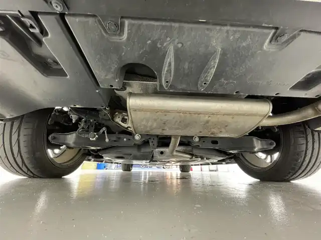 トヨタ プリウス Sセーフティプラス 滋賀県 2017(平29)年 7.4万km ホワイトパールクリスタルシャイン 禁煙車/純正９インチナビ/CD.DVD.Bluetooth.フルセグ/バックカメラ/モデリスタエアロ/プリクラッシュセーフティ/追従クルーズコントロール/レーンキープアシスト/レザー調シートカバー/ETC2.0/オートライト/オートハイビーム/LEDヘッドライト/ステアリングスイッチ/パーキングアシスト