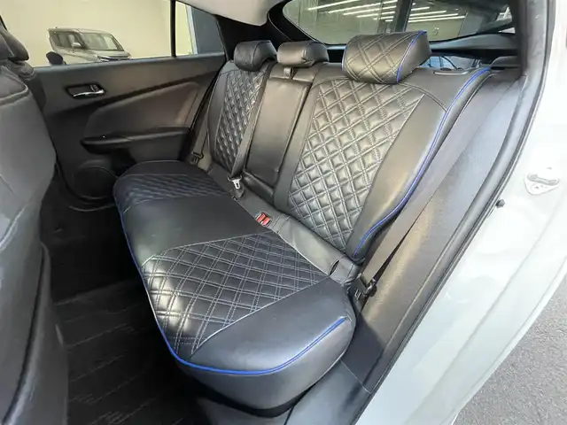 トヨタ プリウス Sセーフティプラス 滋賀県 2017(平29)年 7.4万km ホワイトパールクリスタルシャイン 禁煙車/純正９インチナビ/CD.DVD.Bluetooth.フルセグ/バックカメラ/モデリスタエアロ/プリクラッシュセーフティ/追従クルーズコントロール/レーンキープアシスト/レザー調シートカバー/ETC2.0/オートライト/オートハイビーム/LEDヘッドライト/ステアリングスイッチ/パーキングアシスト