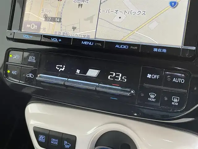 トヨタ プリウス Sセーフティプラス 滋賀県 2017(平29)年 7.4万km ホワイトパールクリスタルシャイン 禁煙車/純正９インチナビ/CD.DVD.Bluetooth.フルセグ/バックカメラ/モデリスタエアロ/プリクラッシュセーフティ/追従クルーズコントロール/レーンキープアシスト/レザー調シートカバー/ETC2.0/オートライト/オートハイビーム/LEDヘッドライト/ステアリングスイッチ/パーキングアシスト