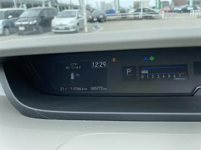 ホンダ フリード G ホンダセンシング 石川県 2019(平31)年 4.6万km グレー 純正9型メモリーナビ/純正CD/DVD/フルセグTV/バックカメラ/LEDヘッドライト/ホンダセンシング/レーダークルーズ/ETC/ドライブレコーダー/スマートキー/プッシュスタート/電動ミラー/両側パワースライドドア/社外アルミホイール/レーンキープアシスト/保証書