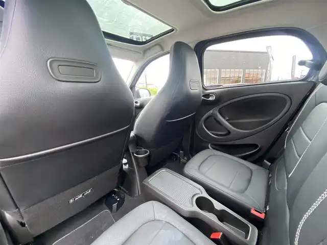 スマート ＭＣＣ スマート フォーフォー BRABUS エクスクルーシブ 福岡県 2017(平29)年 3.1万km グレー ・ワンオーナー/・ガラスルーフ/・アダプティブクルーズコントロール/・ナビ／ＵＳＢ／Ｂｌｕｅｔｏｏｔｈ/・バックカメラ/・革シート／シートヒーター/・フルセグ/・ＥＴＣ/・純正１８インチＡＷ