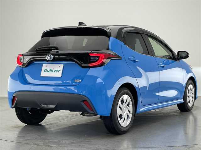 トヨタ ヤリス ハイブリッド Z 愛知県 2021(令3)年 2.8万km ブラック/シアンメタリック 純正ディスプレイ　Ｂｌｕｅｔｏｏｔｈ　ミラキャスト対応　シートヒーター　前方ドライブレコーダー　セーフティセンス　衝突軽減　追従クルコン　コーナーセンサー　ＬＥＤオートライト　ツートンカラー　禁煙車