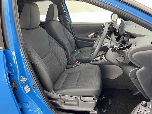 トヨタ ヤリス ハイブリッド Z 愛知県 2021(令3)年 2.8万km ブラック/シアンメタリック 純正ディスプレイ　Ｂｌｕｅｔｏｏｔｈ　ミラキャスト対応　シートヒーター　前方ドライブレコーダー　セーフティセンス　衝突軽減　追従クルコン　コーナーセンサー　ＬＥＤオートライト　ツートンカラー　禁煙車